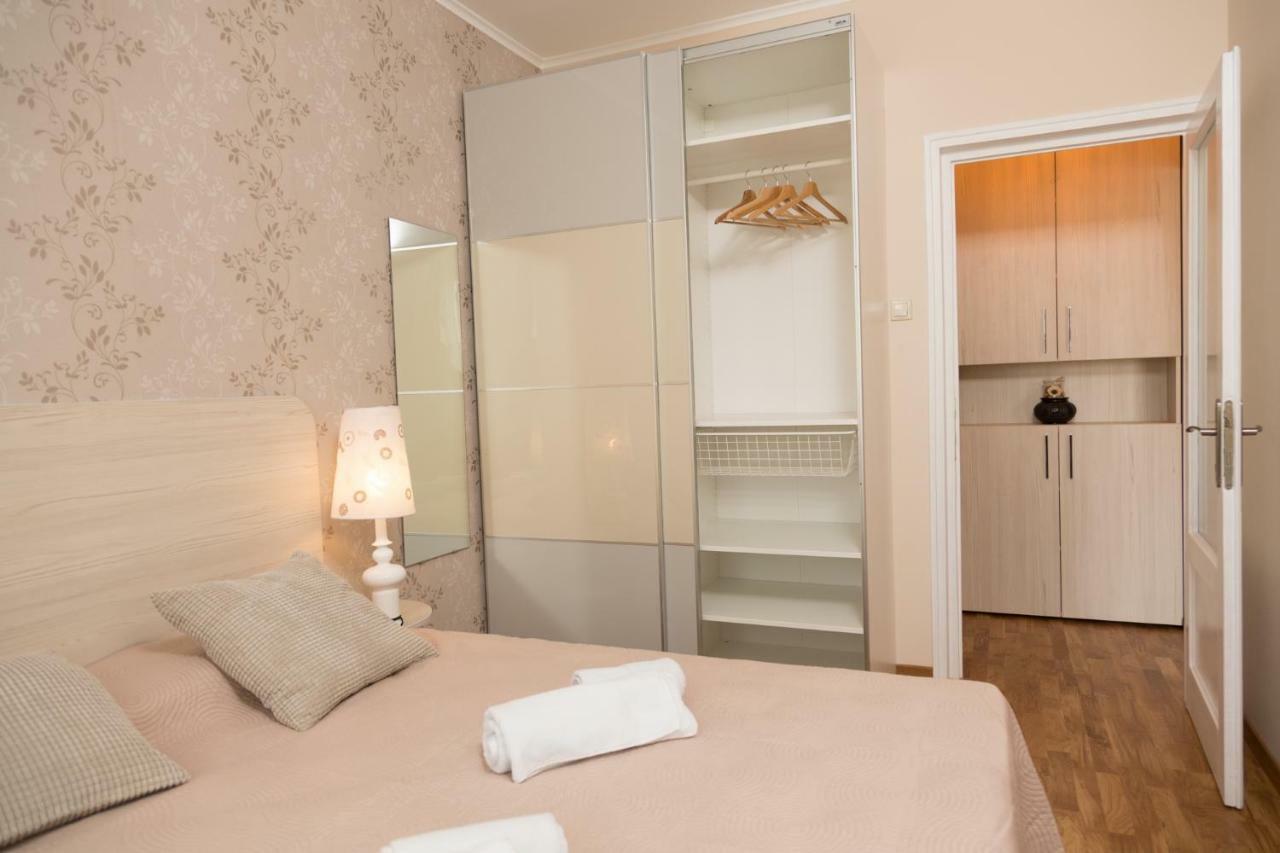 Central Luxury Flat With Terrace - Adela Accommodation - Ideal For Long Stays Βουκουρέστι Εξωτερικό φωτογραφία